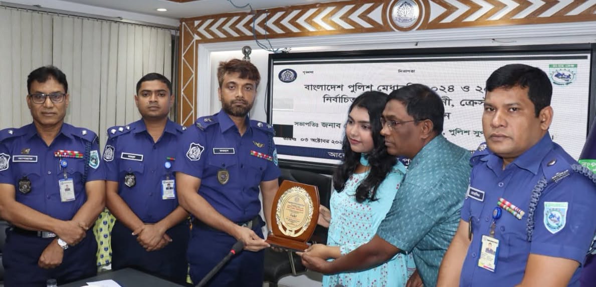 নীলফামারীতে পুলিশ সদস্যদের ১৯ কৃতী শিক্ষার্থী পেল মেধাবৃত্তি